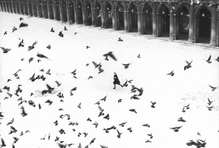 7.Gianni Berengo Gardin Venezia 1960 Berengo Gardin: quando la storia di uno diventa la storia di tutti.