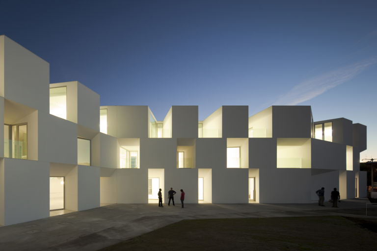 Aires Mateus Arquitectos House for Elderly People Alcacer do Sal Portogallo credit FG SG Mies Van Der Rohe Award, ecco i cinque progetti finalisti per l’edizione 2013 del “Nobel” europeo dell’architettura. In lizza anche Olafur Eliasson, mentre l’Italia…