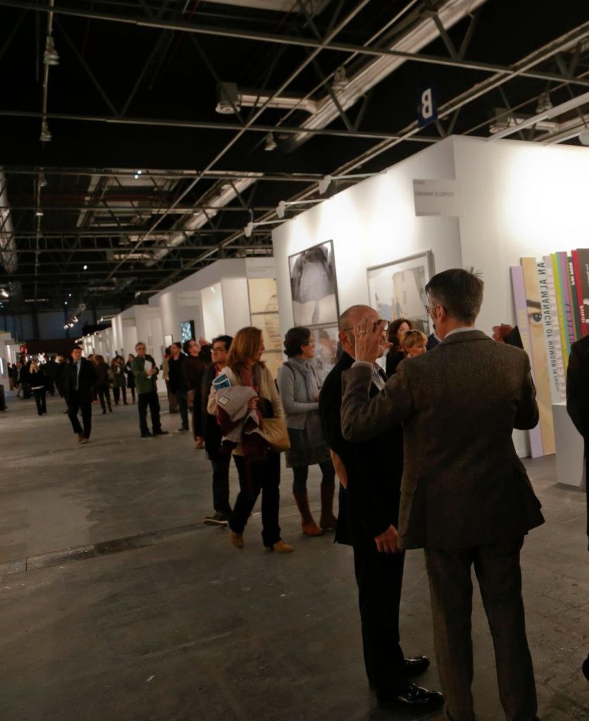 Madrid Updates: si comincia da Arco. Giornata di preview, atmosfera frizzante, ecco la prima fotogallery random dai corridoi della “feria”