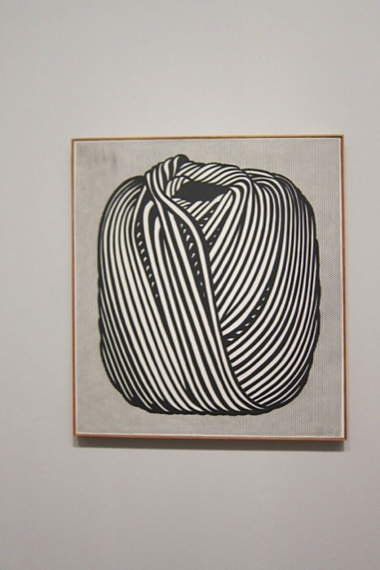 Ball of Twine 1963 Oil and Magma on canvas Courtesy Gagosian Gallery La più grande mostra di sempre. La Tate Modern ruba agli Usa la glorificazione di Roy Lichtenstein, noi in anteprima vi regaliamo foto e video…