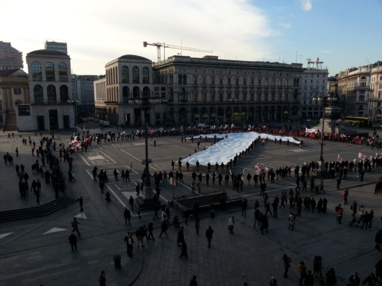 Flash mob milanese per i sostenitori di Giannino Chi vende arte vota Oscar Giannino! A fare outing è Carlo Teardo, presidente della Federazione Italiana Mercanti d’Arte, che a Milano annuncia l’appoggio a Fare per Fermare il Declino. E il movimento presenta le sue ricette per la cultura: meno Stato, meno tasse...