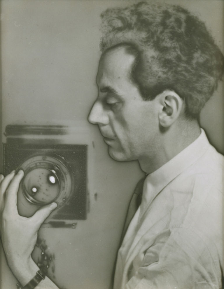Man Ray Self Portrait with Camera I mille volti di Man Ray