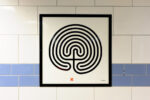 Mark Wallinger Labyrinth 2013 © The Artist Courtesy Anthony Reynolds Gallery London. Photograph © Thierry Bal 2013 Mark Wallinger diventa il re della London Underground. Un'opera per celebrare i 150 anni dalla nascita della metropolitana londinese. Anzi, 270 opere. Tante quante le stazioni...