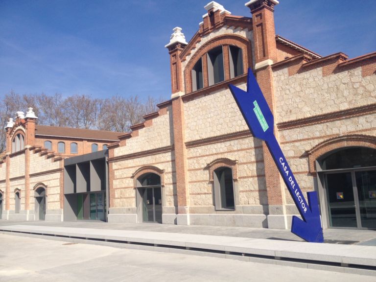 Matadero Madrid 2 Madrid Updates: Arganzuela art district. Ormai il Matadero diventa tappa fissa degli artlovers. Continua alla grande il processo di recupero culturale di questo spazio ex industriale