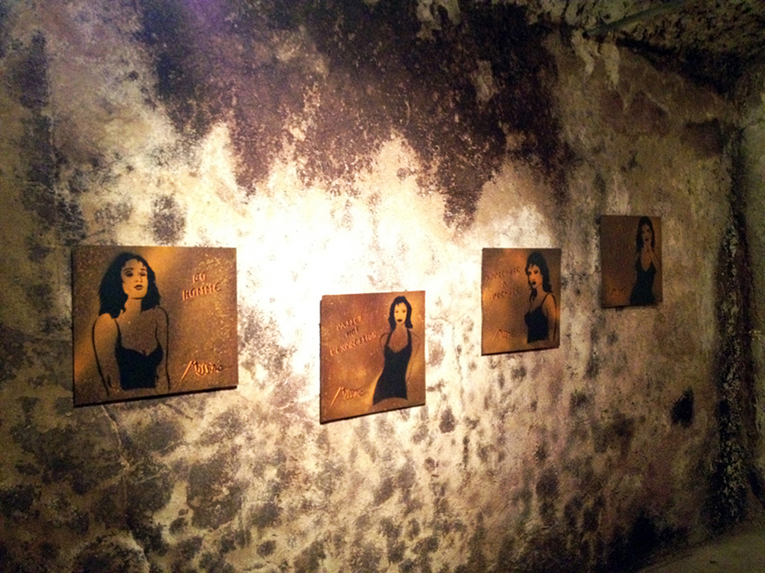 Miss.Tic © Miss.Tic adagp 2013 veduta della mostra presso la Galleria Wunderkammern Roma 2013 Le donne provocatorie di Miss.Tic, la “regina della Street Art”
