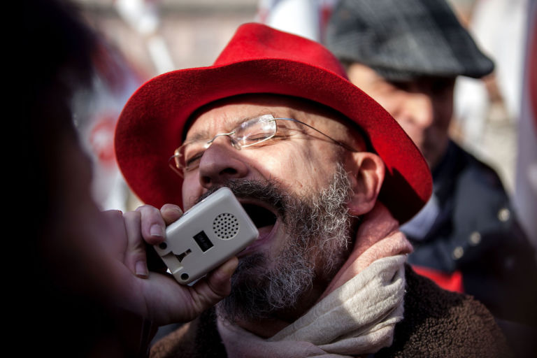 Oscar Giannino Chi vende arte vota Oscar Giannino! A fare outing è Carlo Teardo, presidente della Federazione Italiana Mercanti d’Arte, che a Milano annuncia l’appoggio a Fare per Fermare il Declino. E il movimento presenta le sue ricette per la cultura: meno Stato, meno tasse...