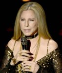 Oscars 2013 Barbra Streisand Performs Video 2 La notte magica di Hollywood. Trionfo del cinema e delle passerelle vip. Carrellata di star e di super griffe. Ma è Michelle Obama la più bella del reame