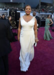 Queen Latifah in Badgley Mischka La notte magica di Hollywood. Trionfo del cinema e delle passerelle vip. Carrellata di star e di super griffe. Ma è Michelle Obama la più bella del reame