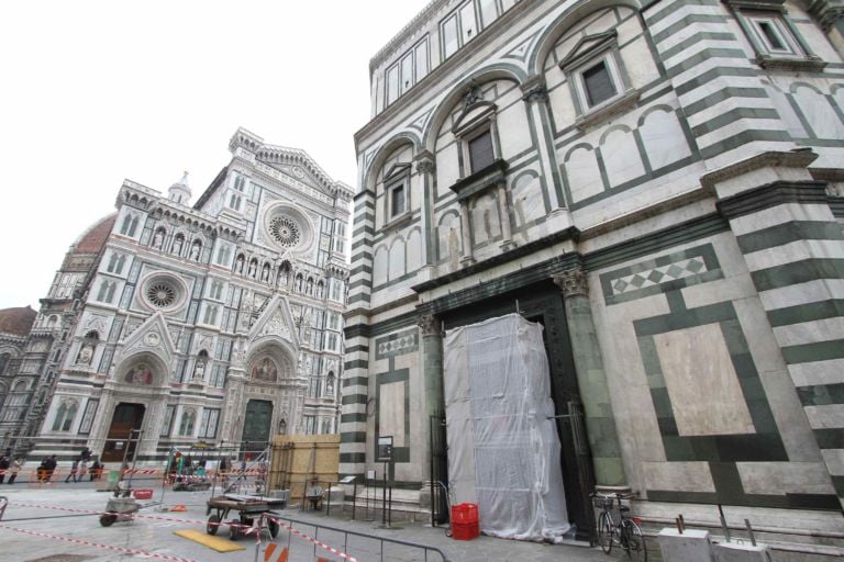 Restauro Porta Nord del Battistero di Firenze courtesy Opera di Santa Maria del Fiore foto Marco Mori 2 Restaurare la storia. A Firenze l’Opificio delle Pietre Dure avvia gli interventi sulla Porta Nord del Battistero, capolavoro del Ghiberti: qui ci sono le prime immagini