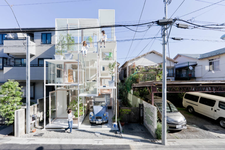 Sou Fujimoto House NA 2011 Tokyo Japan © Sou Fujimoto Architects Photo Iwan Baan Un nuovo Serpentine Gallery Pavillion. Sou Fujimoto progetta una struttura evanescente, fusa col paesaggio. Armonie di bianchi e verdi, nei Kensington Gardens di Londra