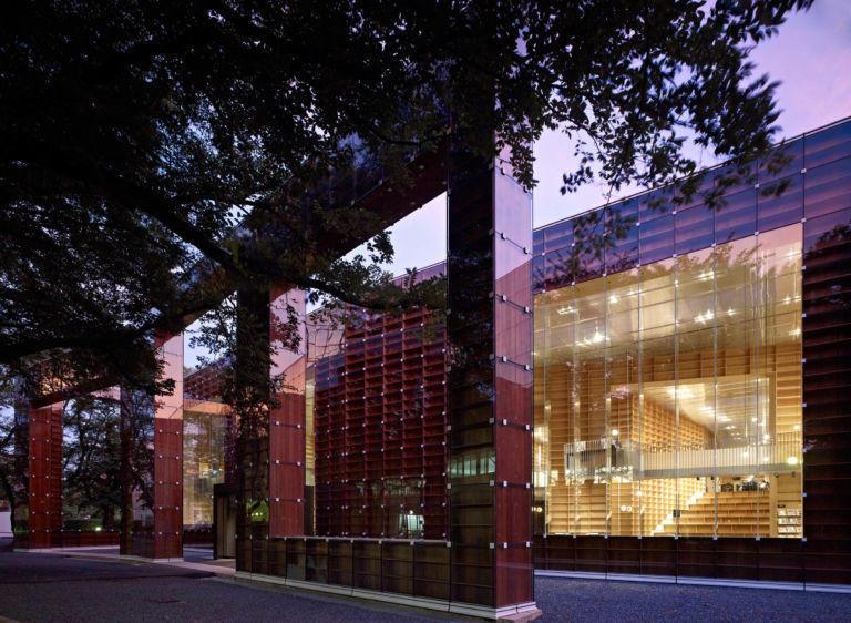 Sou Fujimoto Musashino Art University Library 2010 Tokyo Japan © Sou Fujimoto Architects Photo Daici Ano Un nuovo Serpentine Gallery Pavillion. Sou Fujimoto progetta una struttura evanescente, fusa col paesaggio. Armonie di bianchi e verdi, nei Kensington Gardens di Londra