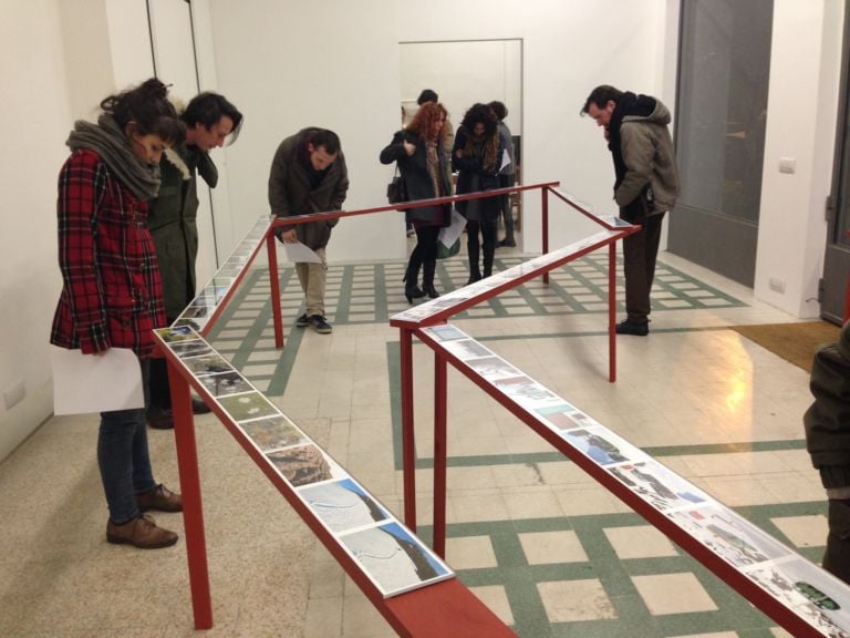 UTF 8Silvia BaÌˆchli veduta della mostra presso la Galleria Raffaella Cortese Come un tarassaco soffiato. La delicatezza di Silvia Bächli