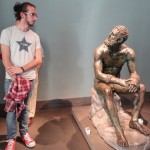 matteo rastelli "Buontemponi al Museo" ecco tutte le foto della nostra seguitissima rubrica su Facebook. Visitatori allegri che fanno gli scemi di fronte ai quadri. Ogni tanto facciamocela una risata, su