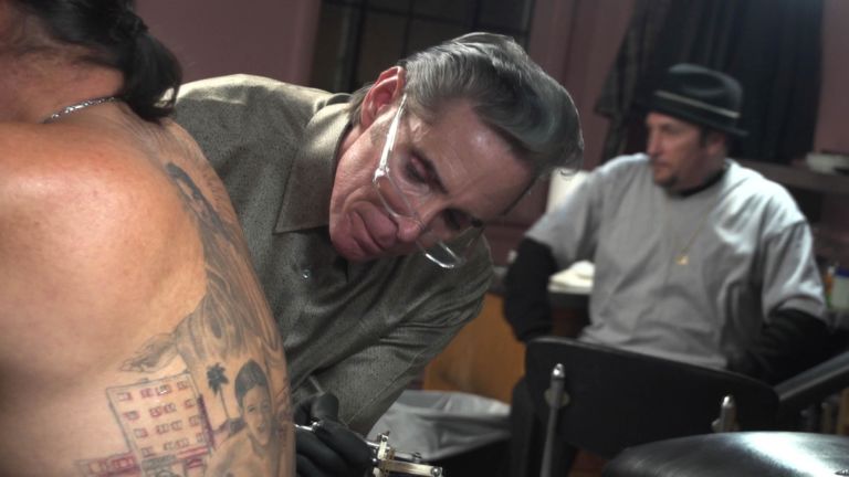 24Mark Mahoney Danny Fredd copy Colore su epidermide. Un documentario sul tattoo