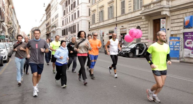 28 Una mobile app per trovare eventi e mostre a Milano. La lancia that’s contemporary, con una performance urbana: maratona podistica, alla scoperta di opere e luoghi