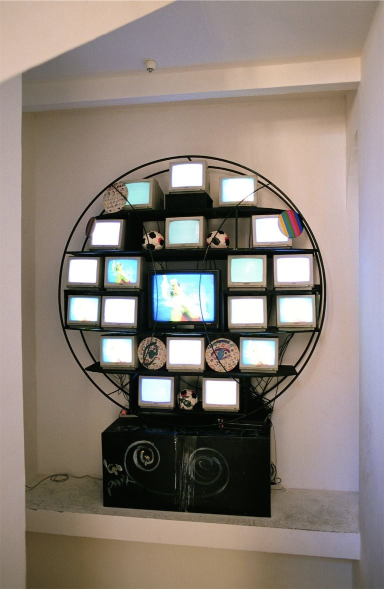 7. Nam June Paik Sfera Punto Elettronico 19901992 coll. privata L’Italia e Paik: cronaca di un amore