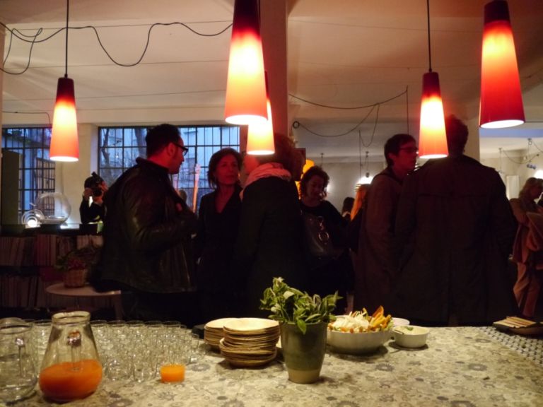 Cocktail party da H+ Bartolomeo Pietromarchi presenta il suo Padiglione Italia, ma soprattutto il progetto di crowdfunding che lo sostiene, alla Milano dell'arte. Chiccera? Ve lo dice la fotogallery di Artribune