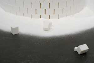 Vietata ai diabetici: è l’arte del nordirlandese Brendan Jamison, che riproduce monumenti storici in zollette di zucchero. E dopo un passaggio al MoMA approda a Pechino, con una dolcissima Muraglia Cinese