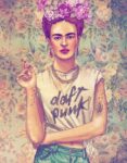Frida Kalo Marlene Dietrich come una sexy pin up, Frida Kahlo in versione punk 80's. Le illustrazioni di Fab Ciraolo diventano t-shirt per Foster: dall'Olimpo delle icone allo streetwear