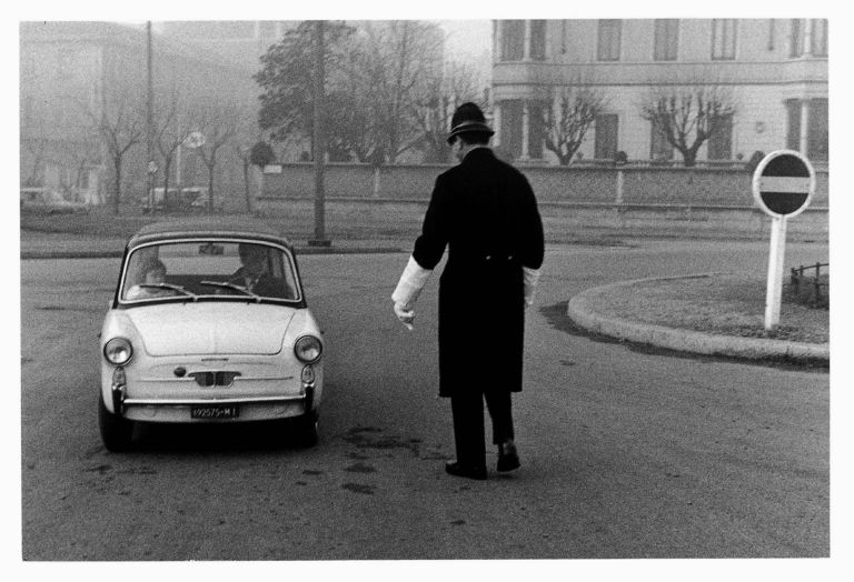 Gianni Berengo Gardin Milano anni 50 Milano Updates: grandi fotografi per sostenere l’AIL. Serata charity alla Affordable Art Fair, ci racconta tutto in video il curatore Denis Curti