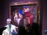 Il curatore Viilla davanti alla Deposizione del Prado Il Veneto a Roma. Dopo Antonello, Bellini, Lorenzo Lotto e Tintoretto, alle Scuderie del Quirinale arriva il grande Tiziano. Parata di capolavori, qui trovate foto e video in anteprima
