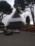 Il nuovo cantiere di restauro alla Piramide Cestia a Roma 3 e1363363221392 Al via a Roma gli interventi sulla Piramide Cestia. Ma ci voleva lo sponsor giapponese, per vedere un cantiere di restauro comunicato e allestito come si deve…