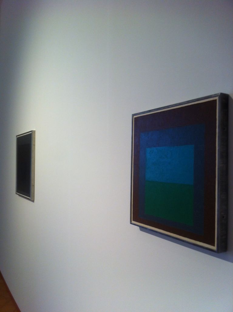 Josef Albers Galleria Nazionale dell’Umbria Perugia 4 e1363704155743 Quando l’astratto arriva a toccare lo spirituale. Josef Albers in mostra al fianco di Piero della Francesca, Signorelli, Beato Angelico: prime immagini dalla mostra perugina