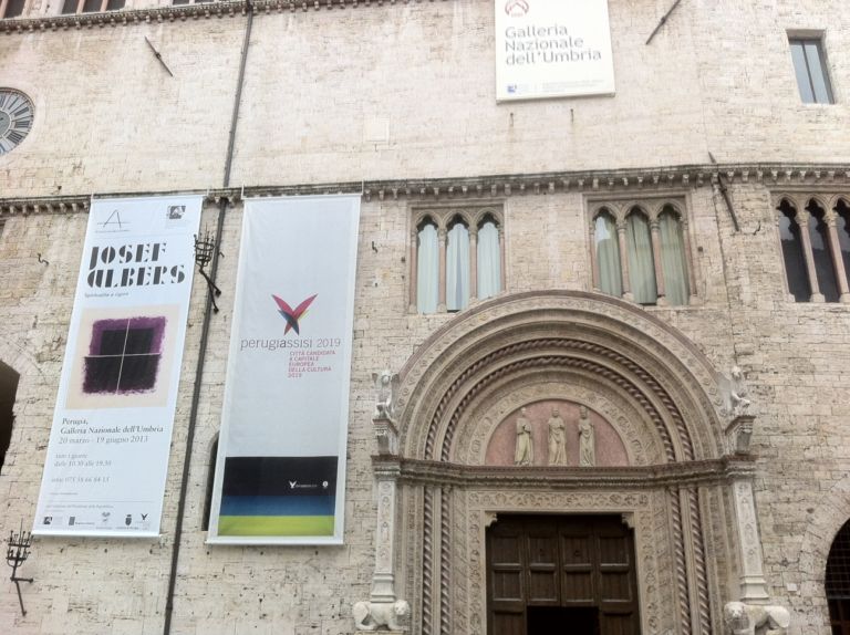 Josef Albers Galleria Nazionale dell’Umbria Perugia Quando l’astratto arriva a toccare lo spirituale. Josef Albers in mostra al fianco di Piero della Francesca, Signorelli, Beato Angelico: prime immagini dalla mostra perugina