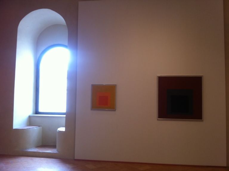 Josef Albers Galleria Nazionale dell’Umbria Perugia 8 Quando l’astratto arriva a toccare lo spirituale. Josef Albers in mostra al fianco di Piero della Francesca, Signorelli, Beato Angelico: prime immagini dalla mostra perugina