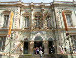 Lopera di Reena Kallat sulla facciata del museo Una ragnatela fra Italia e India. Inaugurata a Mumbai l’opera di Reena Kallat per il progetto ZegnArt Public: qui ci sono immagini, video e intervista all’artista