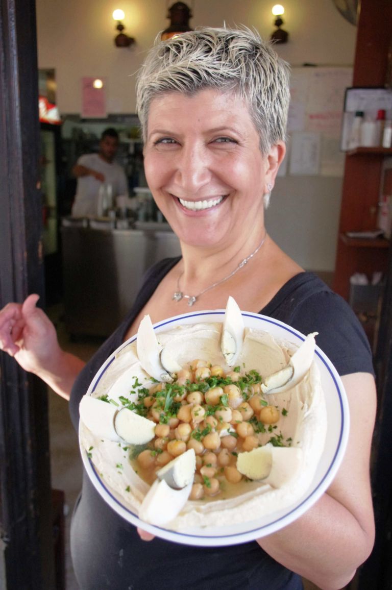 Make Hummus Not War Ruth Tavour del ristorante Hummus Ashkara Tel Aviv Guarda al Marocco il Middle East Now, festival fiorentino sul Medio Oriente. Due eventi tra arte e design e quaranta pellicole anche da Afghanistan, Israele, Palestina, Siria, Libano, Iran