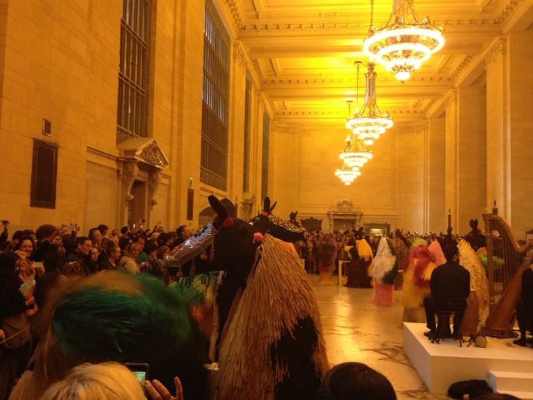 Nick Cave I Heard New York Grand Central Station New York 3 A cavallo, alla Grand Central Station. New York impazzita per la performance di Nick Cave: Artribune c’è andata, ed è tornata con video e tante immagini…