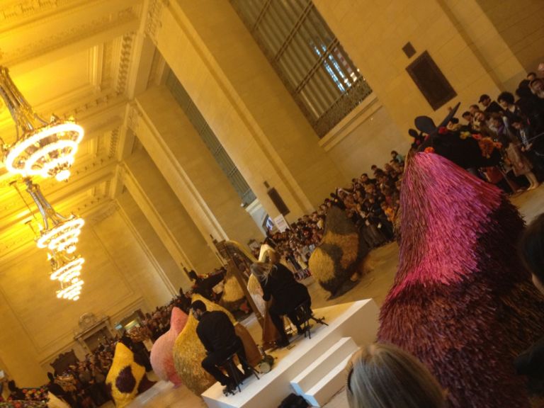 Nick Cave I Heard New York Grand Central Station New York 8 A cavallo, alla Grand Central Station. New York impazzita per la performance di Nick Cave: Artribune c’è andata, ed è tornata con video e tante immagini…