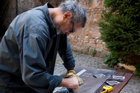 Ricordando Rodolfo Fiorenza. Roma commemora il fotografo a un anno dalla scomparsa: per un giorno la casa/studio di San Lorenzo torna salotto artistico