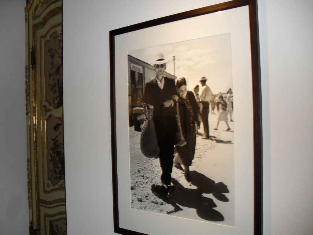“I negativi del D-Day? Cancellati”. Retroscena dalla mostra torinese su Robert Capa a cento anni dalla nascita: a raccontarli John Morris, primo direttore della Magnum