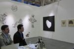 Stand della Galleria Aando Berlino Art 13, una fiera diversa. A Londra poche le gallerie americane o inglesi: spazio ai nuovi mercati e alle realtà emergenti. Qui tante immagini dalla preview