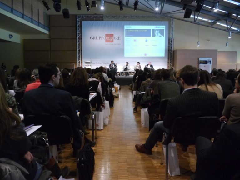 Summit Arte e Cultura Il Sole 24 Ore La politica culturale del Paese? La facciamo noi! Così il direttore del Sole 24Ore Roberto Napoletano nel corso del Summit Art e Cultura lanciato dal giornale di Confindustria. Inutile affidarsi a un Ministero senza soldi