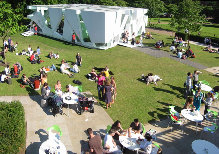 Toyo Ito Serpentine Gallery Pavilion 2002 Va all’architetto giapponese Toyo Ito il Pritzker Prize 2013. “I suoi progetti sono una ventata di ottimismo, leggerezza e gioia”