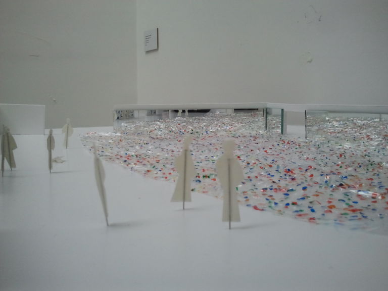 plastico unesco 1 Una nuova nazione oltre alle 88 presenti alla Biennale di Venezia: un progetto artistico di Maria Cristina Finucci. È il Garbage Patch State, isole di plastica che galleggiano sugli oceani