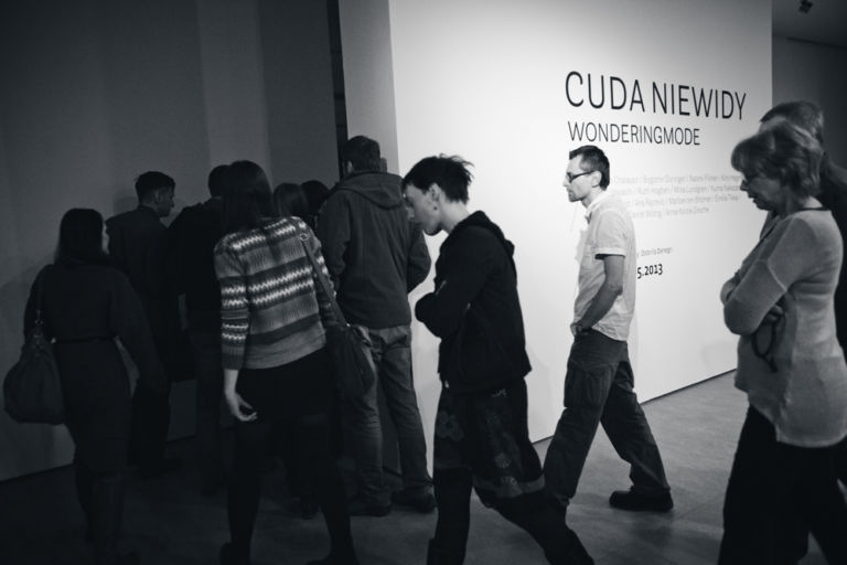 08 Wonderingmode exhibition CoCA Torun Poland. Photo by Natalia Miedziak Dove finisce l’abito e inizia la scultura