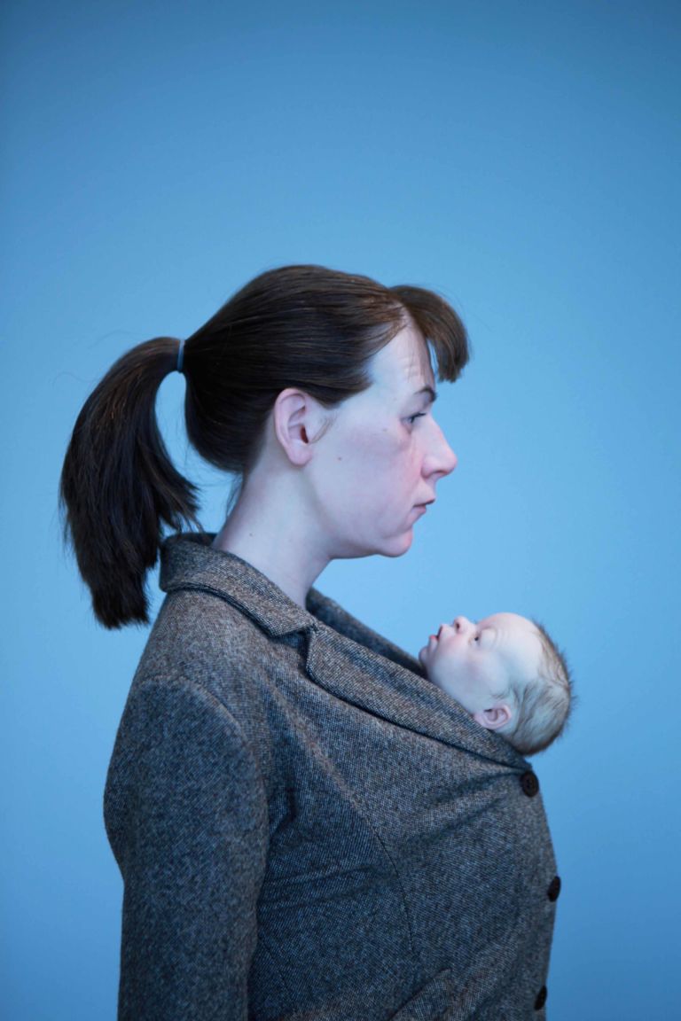 1 Woman with Shopping Edizione 11 2013 particolare Ron Mueck a Parigi. Fenomenologia di una star timida