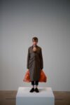 2 Woman with Shopping Edizione 11 2013 Ron Mueck a Parigi. Fenomenologia di una star timida