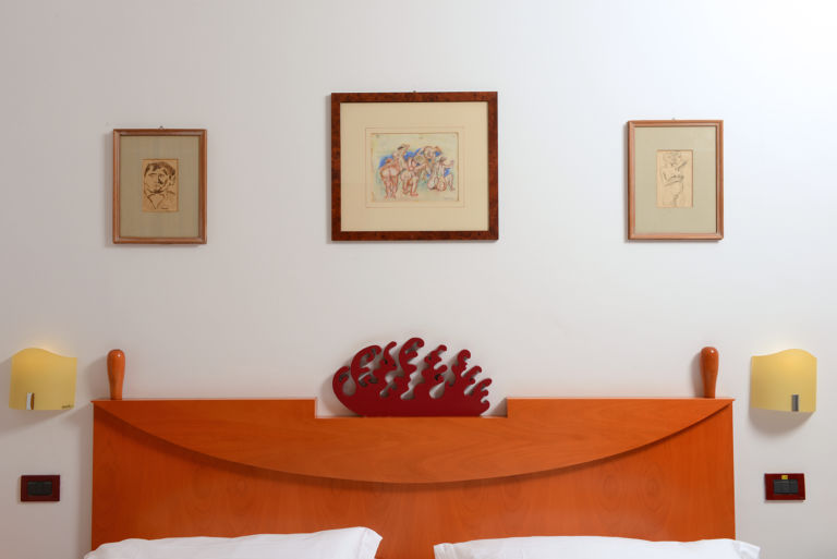 253 In vacanza con l’arte, a Sorrento. L’Art Hotel Gran Paradiso è un rifugio per collezionisti, artisti, appassionati. Camere come gallerie, con vista sul mare