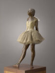 Edgar Degas Little Dancer Art Digest: niente gggiovani, siamo inglesi. Museo Pushkin Vs. Vogue, duello a colpi di nudi. La ballerina di Degas prende vita e sale sul palco