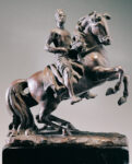 G. De Chirico Cavallo e cavaliere con berretto frigio 1940 66 Una storia di passione lunga un secolo. Il '900 raccontato dalla collezione di Loriano Bertini. A Pistoia 200 piccole sculture di grandi maestri. Da Fontana a Klein, da Depero a Jasper Johns