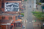 Group Action in Medellin Colombia 2011 2012 JR al Tribeca Film Festival, con "Inside Out". Facce di gente comune, da Caracas al Borneo...