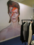 IMG 0414 David Bowie addicted? Arriva a Londra il concept store per i fan sfegatati. Gadget, memorabilia, riviste, trucchi, costumi: una collaborazione tra Selfridges e il V&A
