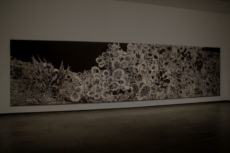 Javier Garcerá La menor distancia smalto argentato su feltro 200 x 800 cm 2012 2 Il respiro di Javier Garcerà a Palermo