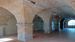 La Sala degli Archi Il recupero della Sala degli Archi della Fortezza Nuova regala a Livorno un nuovo spazio espositivo istituzionale: debutto con Vittorio Corsini