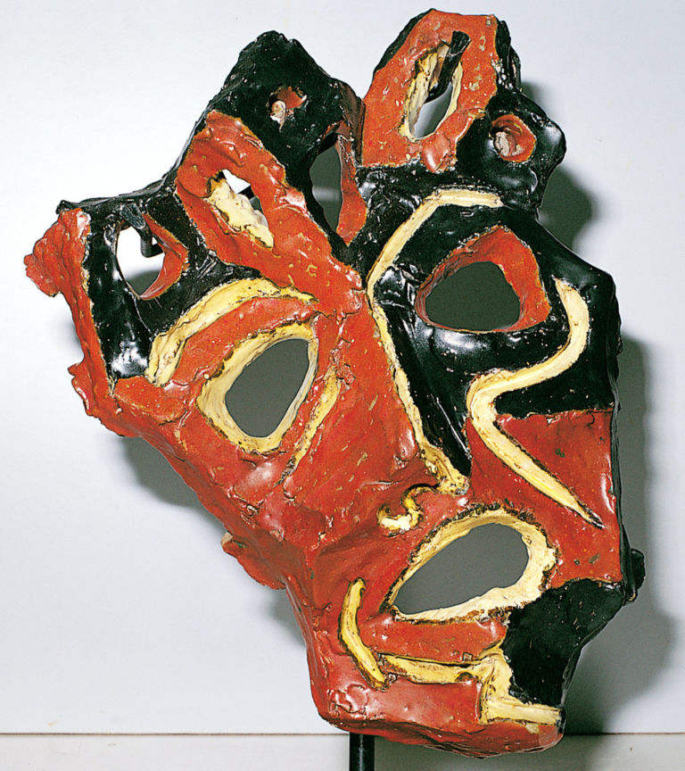 Leoncillo Leonardi Maschera 1950 Una storia di passione lunga un secolo. Il '900 raccontato dalla collezione di Loriano Bertini. A Pistoia 200 piccole sculture di grandi maestri. Da Fontana a Klein, da Depero a Jasper Johns